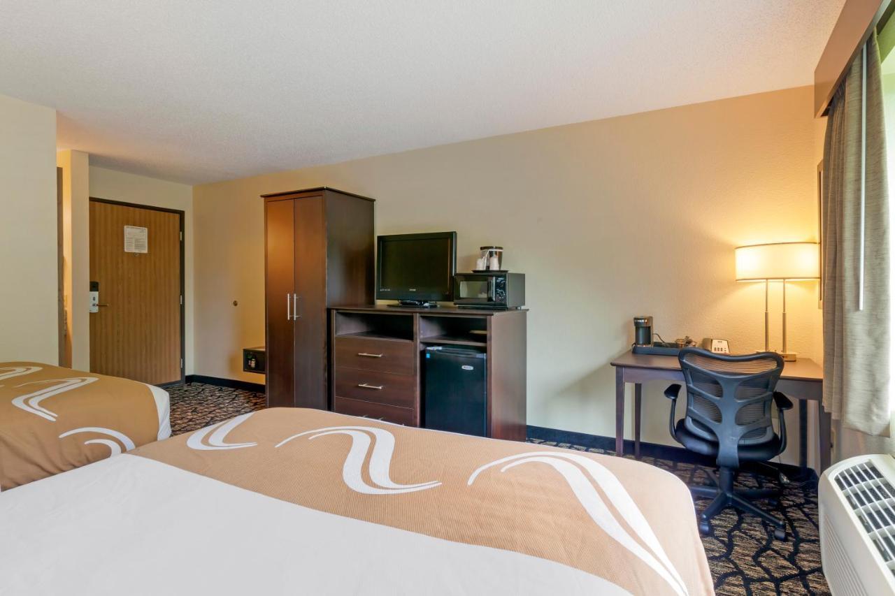 Quality Inn Oshkosh Buitenkant foto