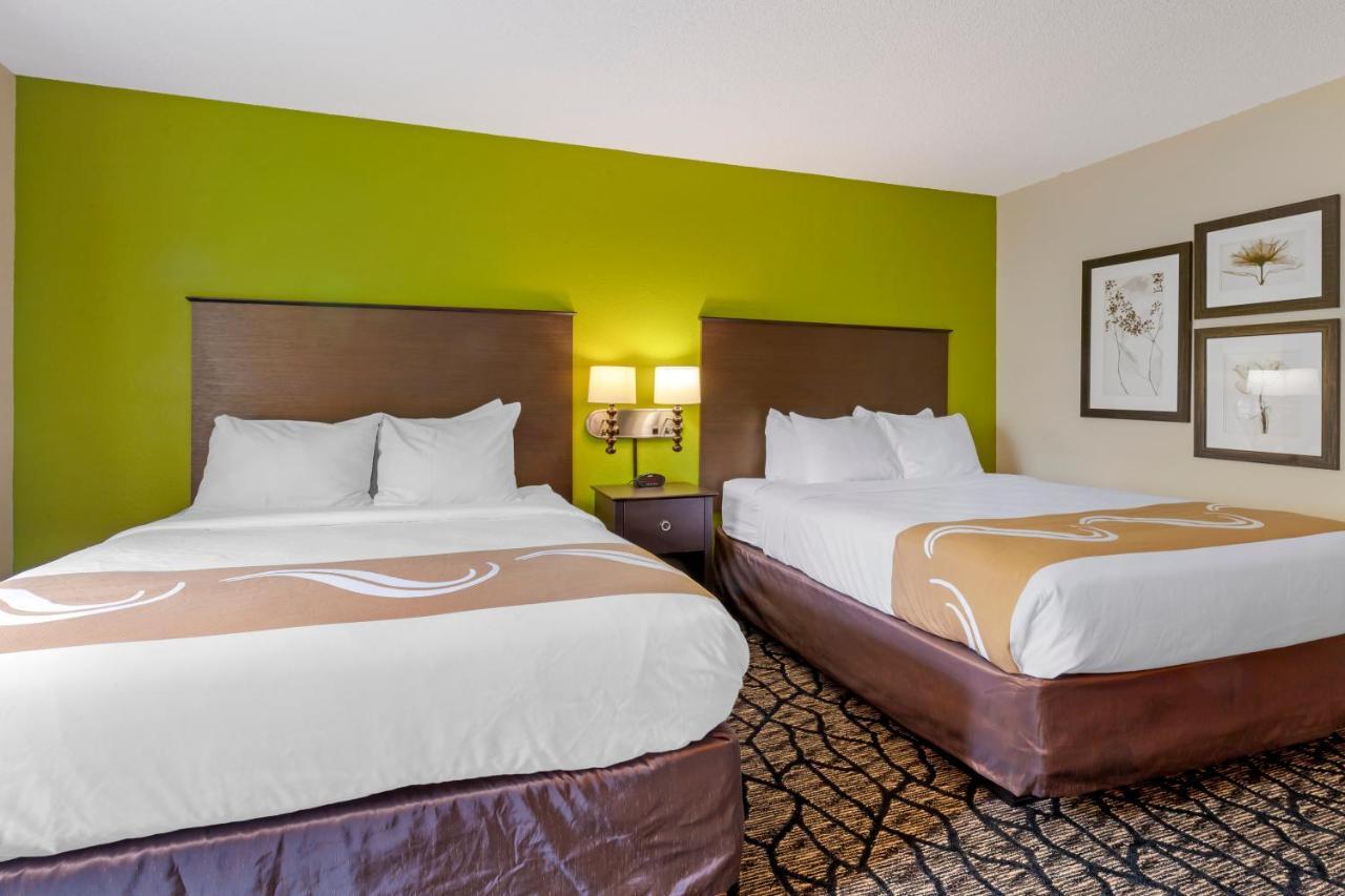 Quality Inn Oshkosh Buitenkant foto