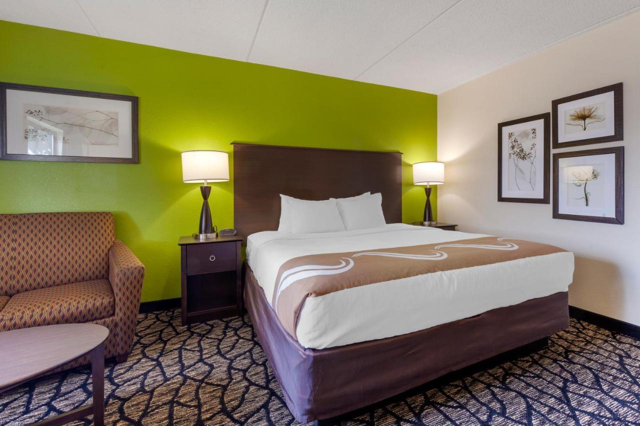 Quality Inn Oshkosh Buitenkant foto