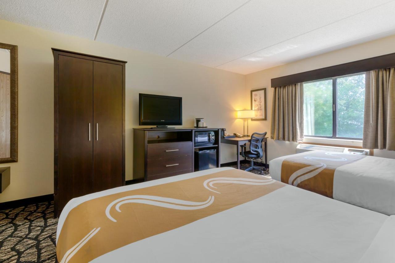 Quality Inn Oshkosh Buitenkant foto