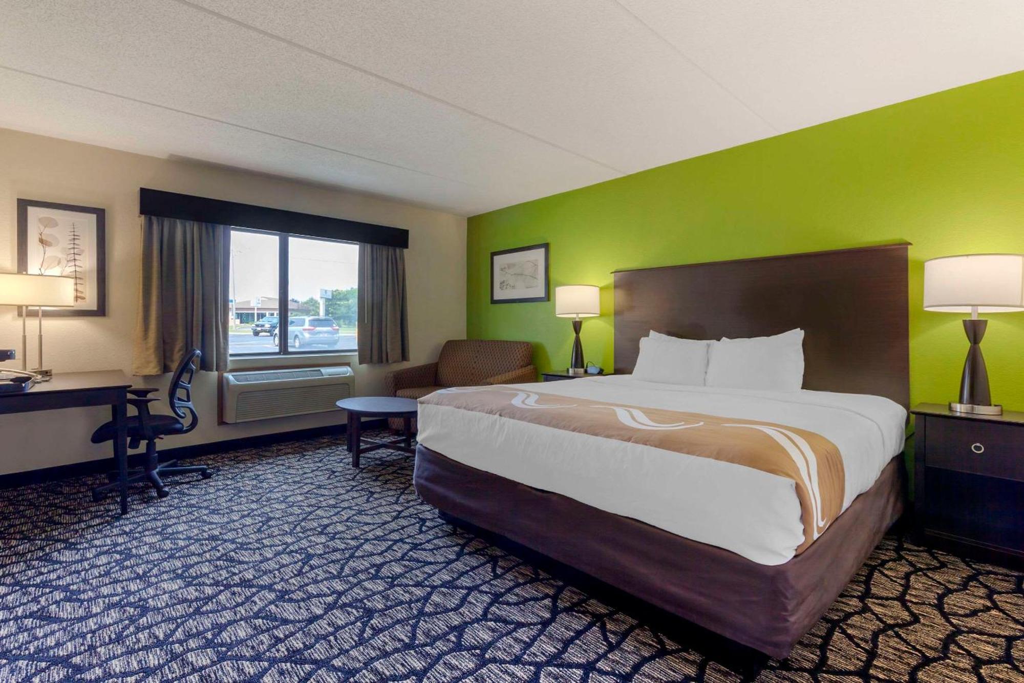 Quality Inn Oshkosh Buitenkant foto